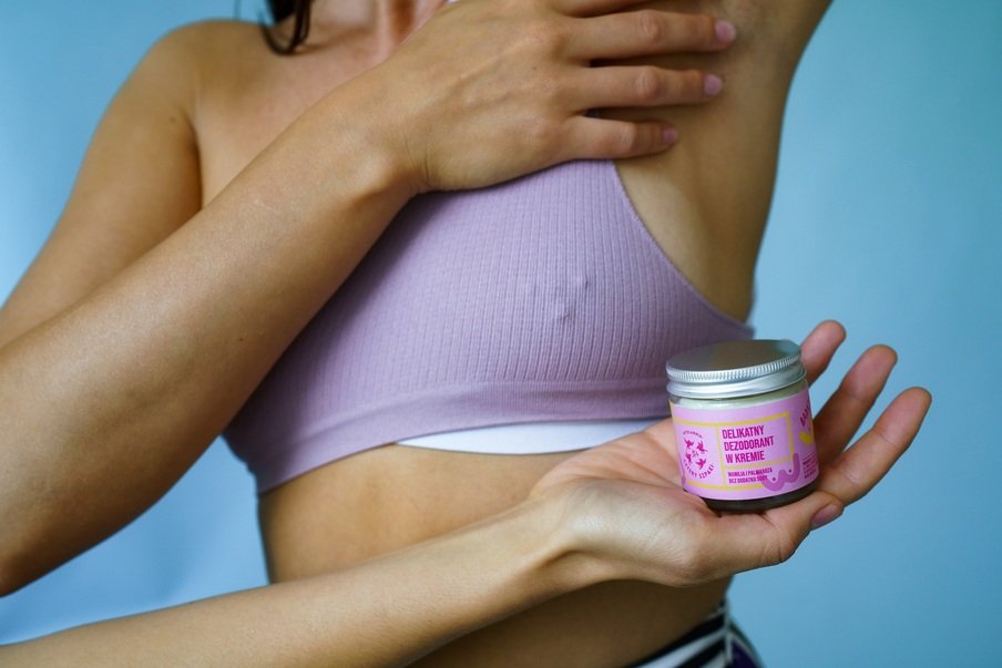 Samobadanie piersi - jak naturalny dezodorant może pomóc w profilaktyce?