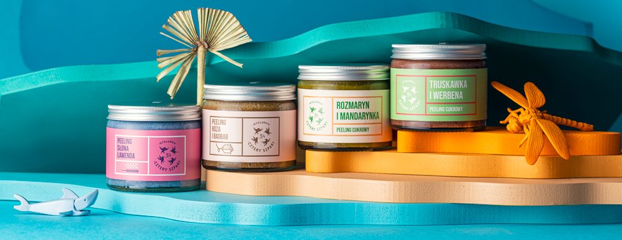 Peeling cukrowy a peeling solny - poznaj różnice i wybierz idealny scrub