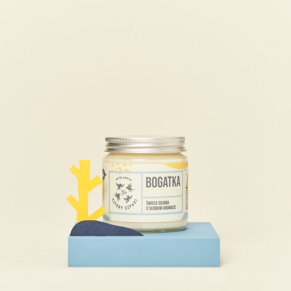 Świeca sojowa BOGATKA o słodkim aromacie w szklanym słoiku z aluminiową zakrętką
