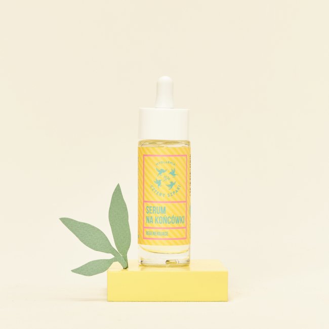 Regenerujące serum na końcówki w szklanej butelce z pipetą